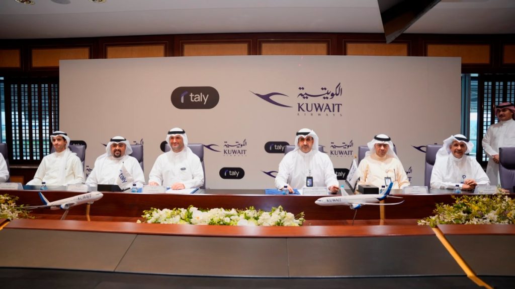 عبدالوهاب الشطي وبدر البدر عقب التوقيع مع تالي